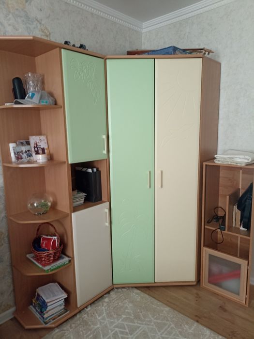Детский шкаф и кроваткой