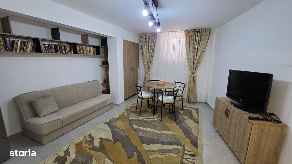 Ultra-central garsoniera Demisol/ curte renovata Piața Unirii — fotografia 1