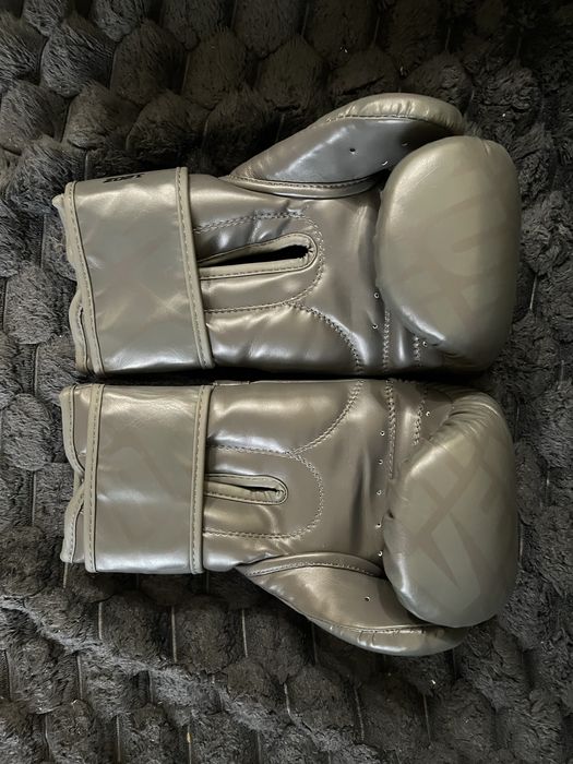 Vand manusi de box Venum cu bandaje