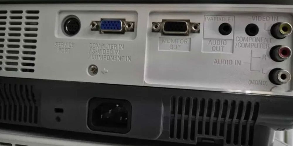 Proiector Sanyo PLC-XW56