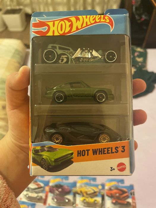 Нови колички  HOTWEELS.Продават се всички,накуп  -29броя-32 евро