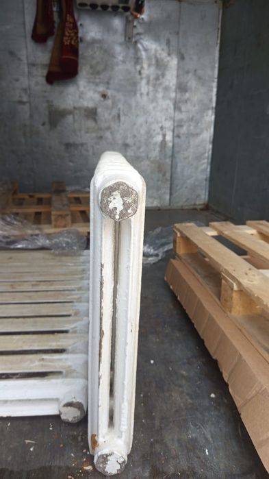 Радиатор отопления чугунные.