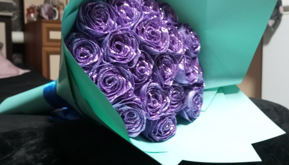 Розы из атласных лент