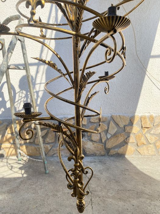 Ръчно изработен кован полилей