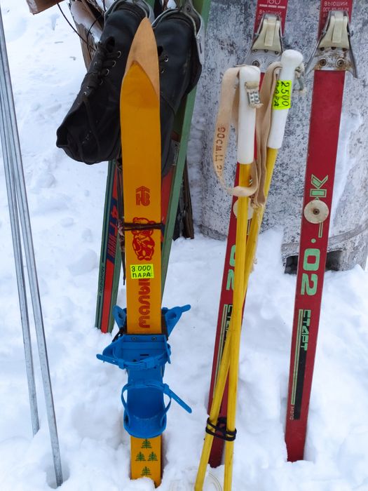 Продам лыжи и палки к ним