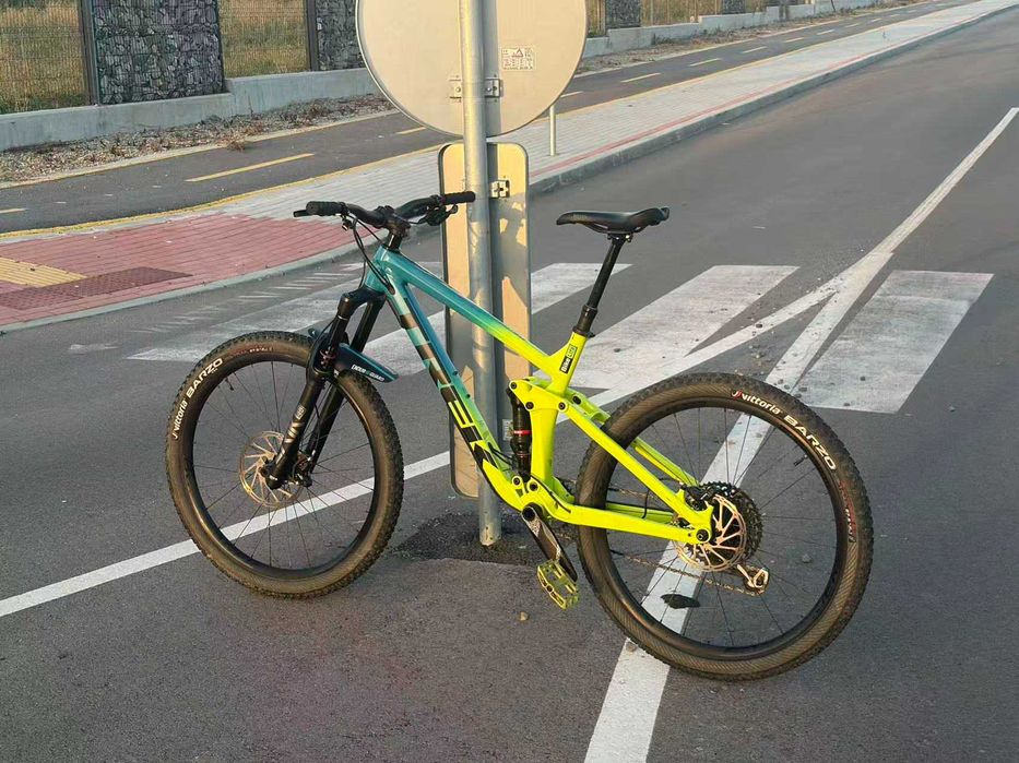TREK REMEDY 8 yt M/L колело перфектно RockShox LYRIC**