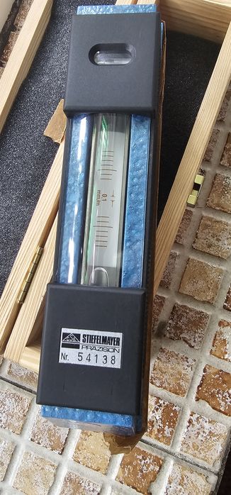 Nivela liniara de precizie  marca STIEFELMAYER Germania
Precizie 0,1 mm/m
Pret 1.000 roni