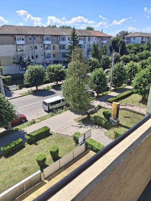 DE VANZARE apartament cu 2 camere, decomandat.