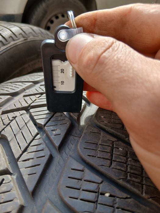 Yokohama 225/60/18 pirelli 235/55/19