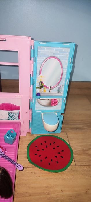 Продам дом складной для кукол формате Барби