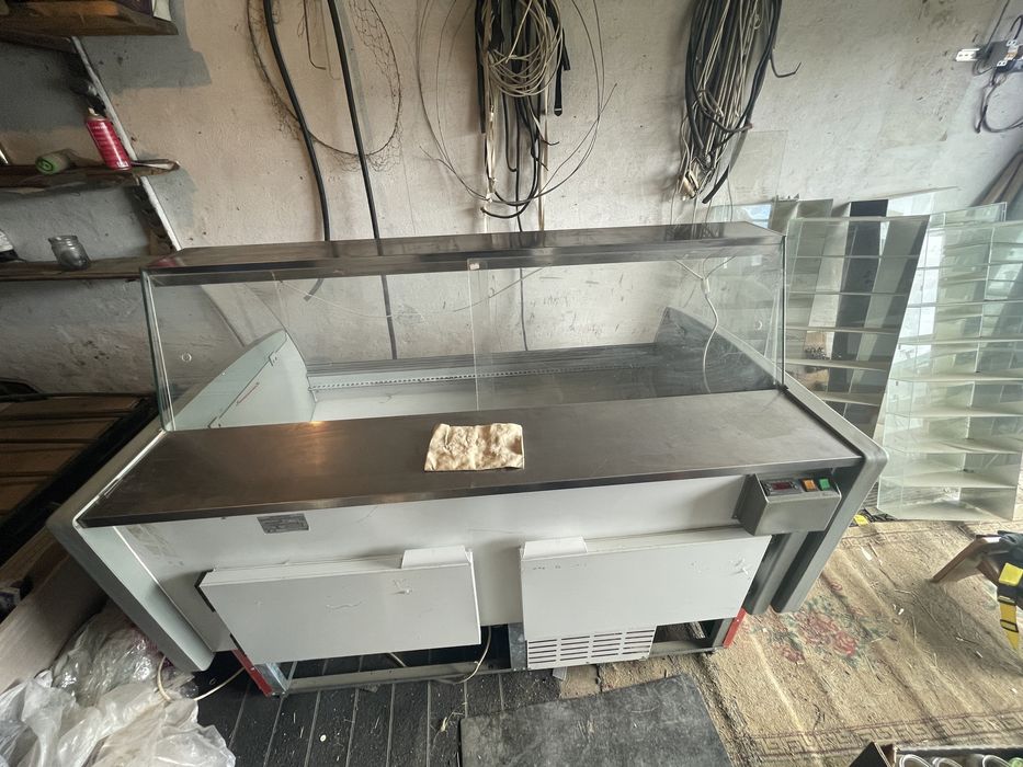 Продам витриный холодильник 1,5м