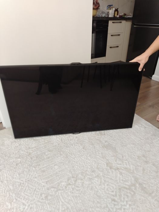 Продам телевизор (не рабочии)