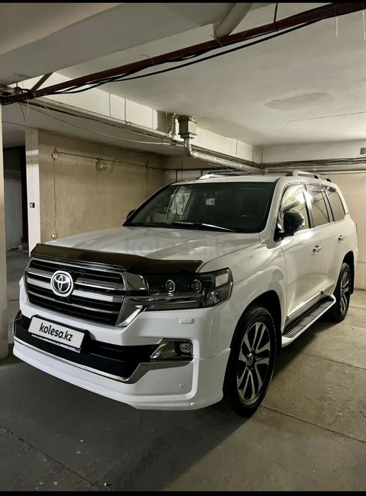 Хром накладки на передний бампер Toyota land cruiser 200 lx570