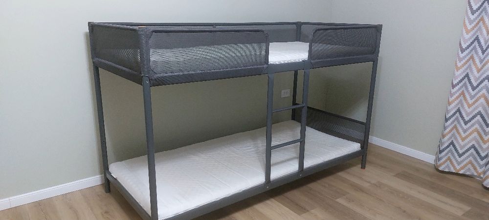 Двухярусная кровать