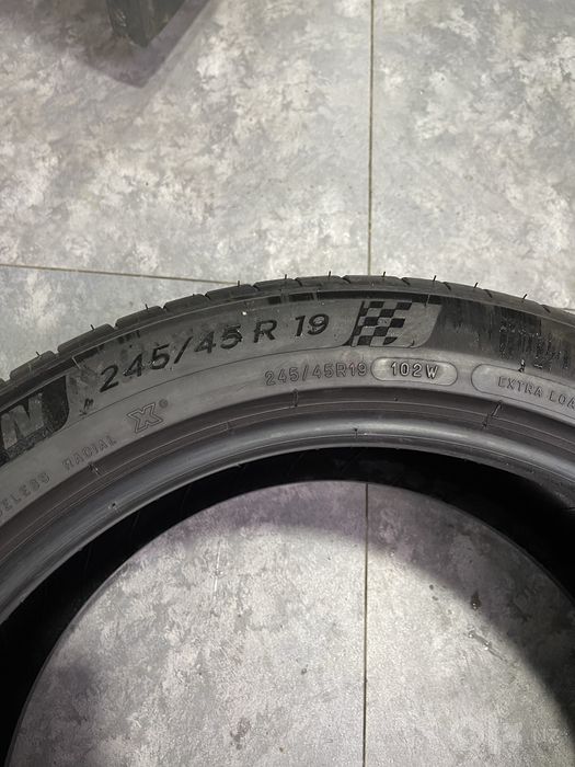 245/45R19 Michelin Pilot sport 4