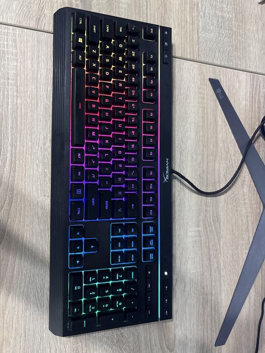 Tastatură gaming + mouse pad cadou