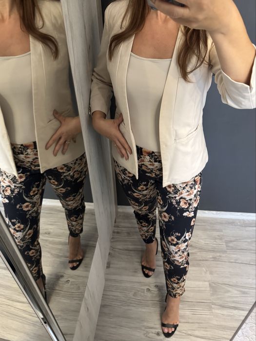 Бял  костюм S размер  Zara