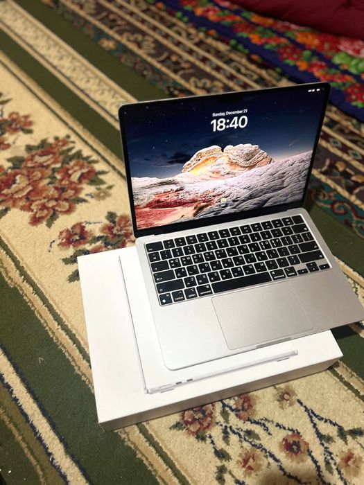 MacBook air m3 8gb 256gb 100 yomkust 13.6 dyum silver aybi yoq 2 oy ol