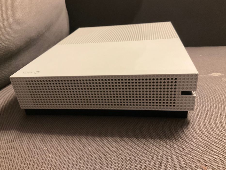 Xbox one S cu controller si cablu