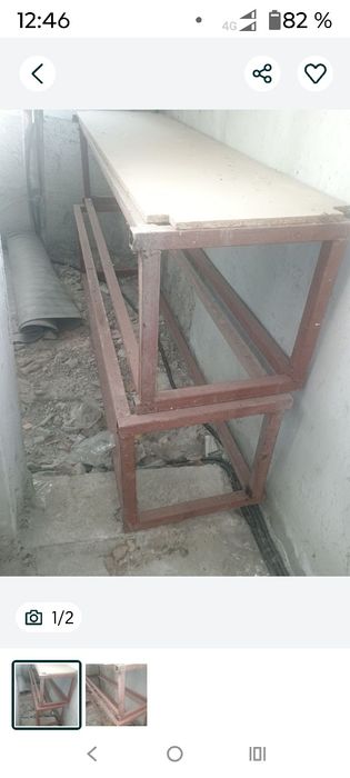 Doua rafturi metalice 40x40 x200 cm,rezistente 
Polița pal 
Rezistente