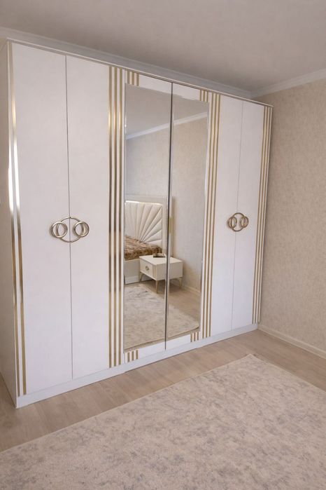 Мебель(кровать,шкаф)