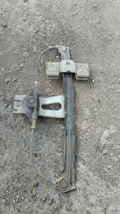 Продам стеклоподьемник гольф 3