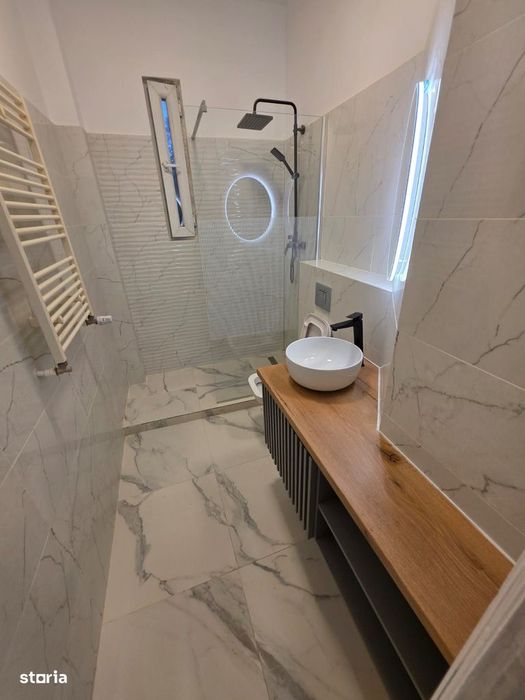 Spatiu birouri / Ultracentral/ 3 camere/ 2 bai/ Renovat