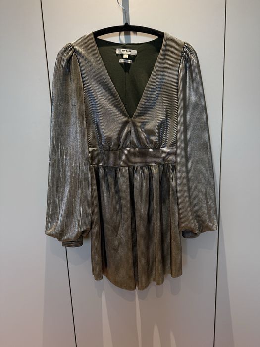 Сребриста рокля