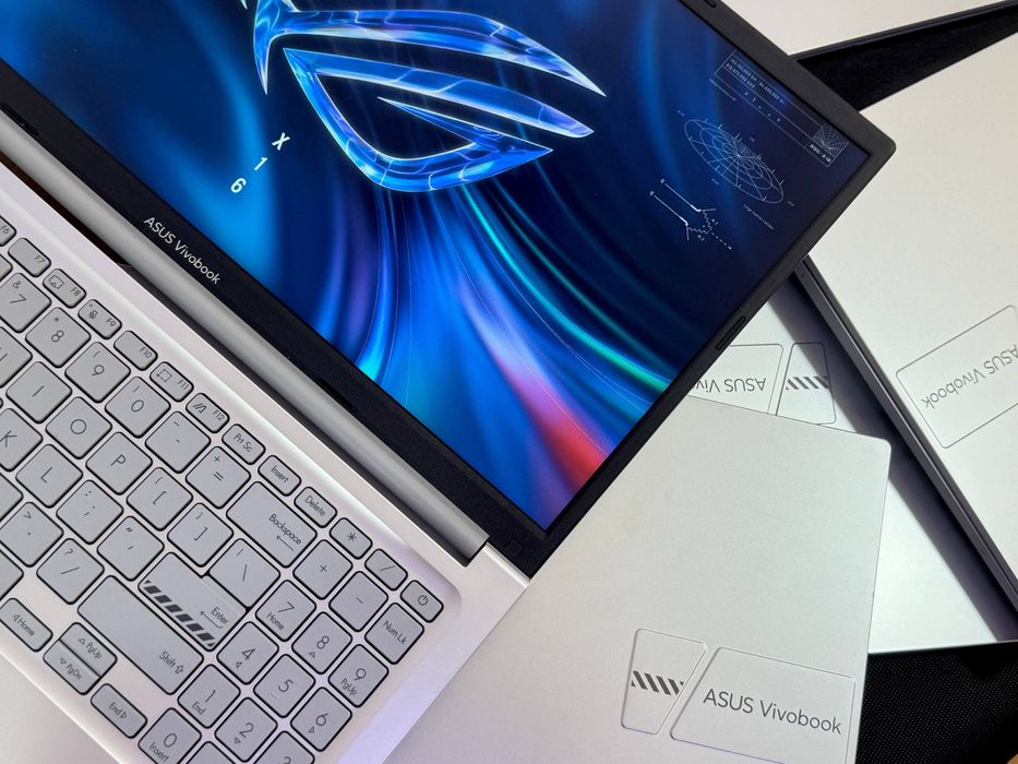 ASUS vivobook 14-Avlod  X1504VA 2025 kuchli Notebook