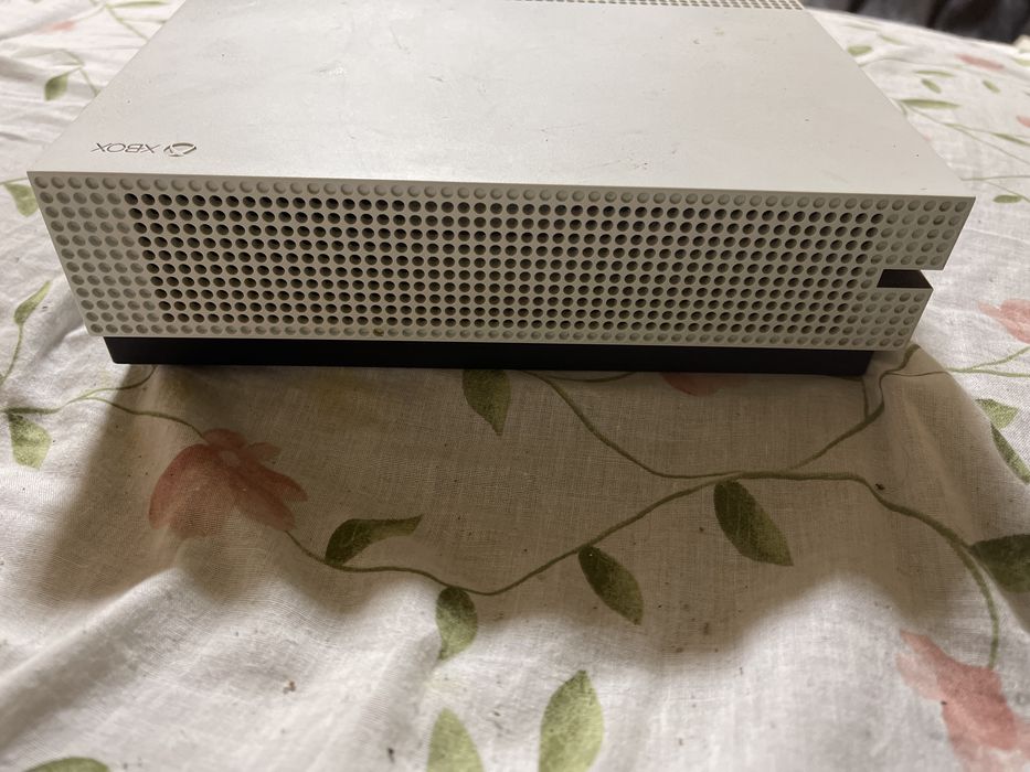 Vand xbox seria s  si doua manete