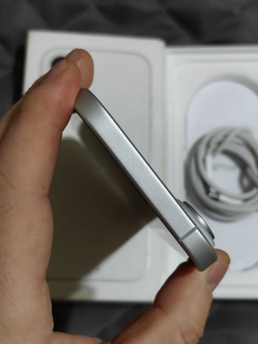 Iphone 16 128 gb akb 100 белый цвет