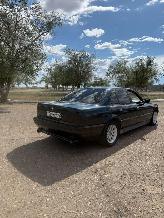 Продам BMW E38 730i