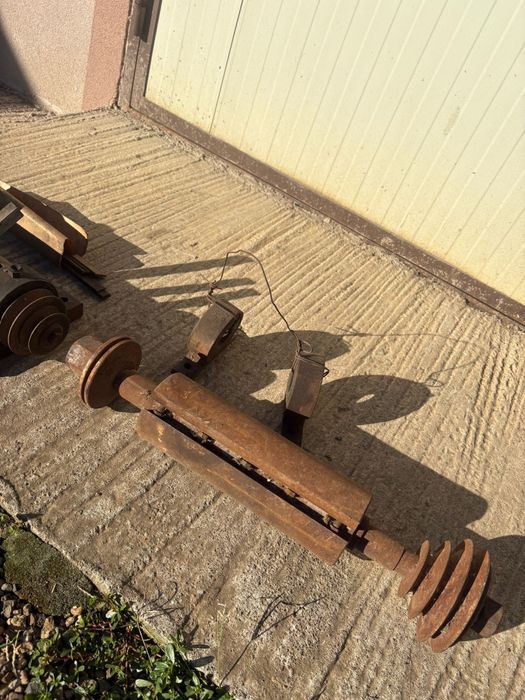 Vând 2 axe pentru abric, 300 mm, cu cutii incluse