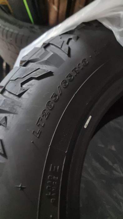 Продам резину Maxxis razr at