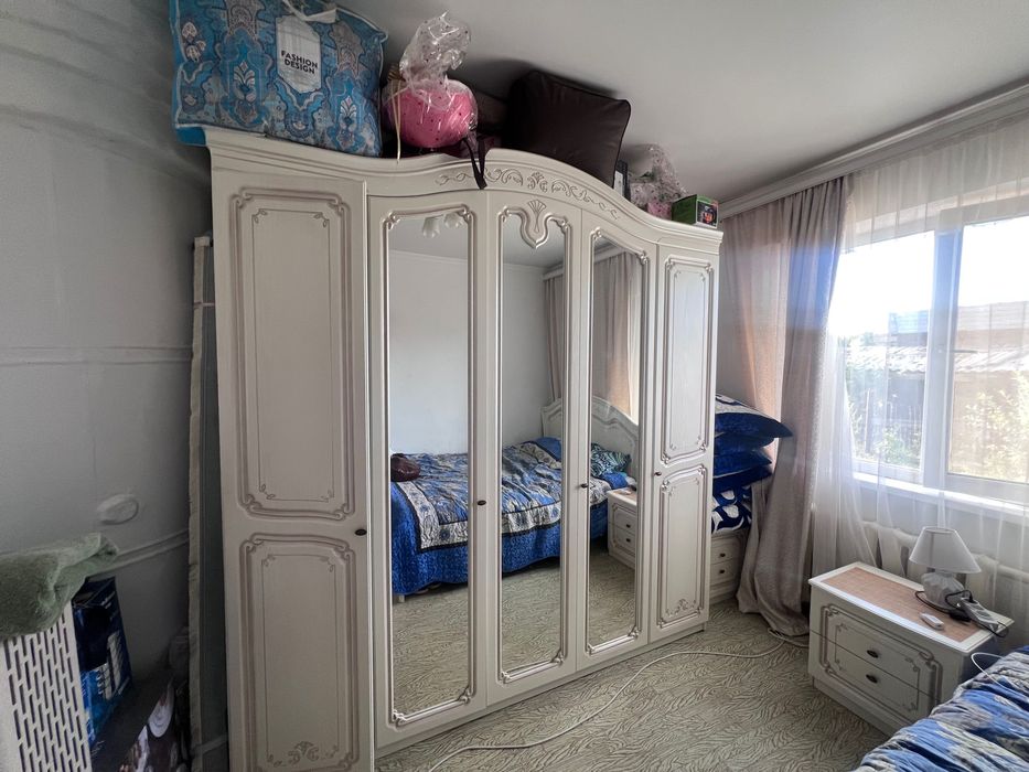 Продаю спальный гарнитур