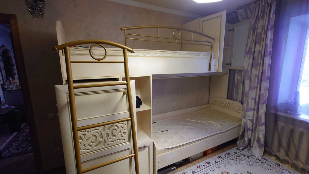 Продам детскую кровать-чердак, кровать, стол..