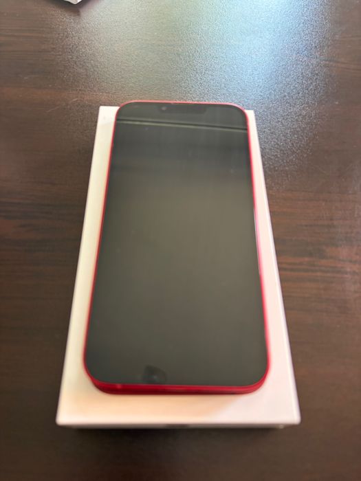 Телефон iPhone 13