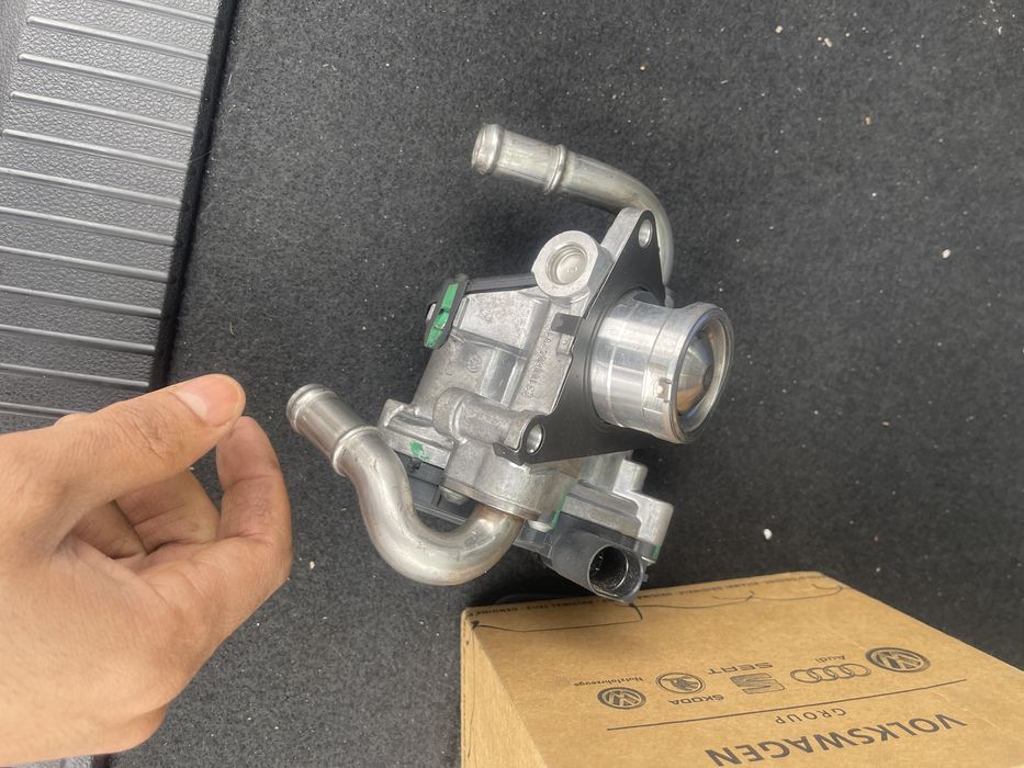 Supapa EGR Volkswagen Passat B8 (2014-2019) cod 04L131501 AD
