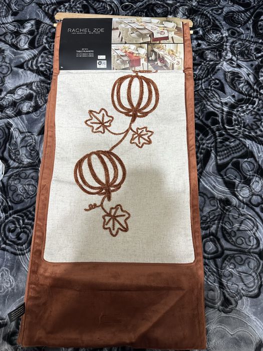 Скатрти на стол бархат и лен как интерьер в середину стола