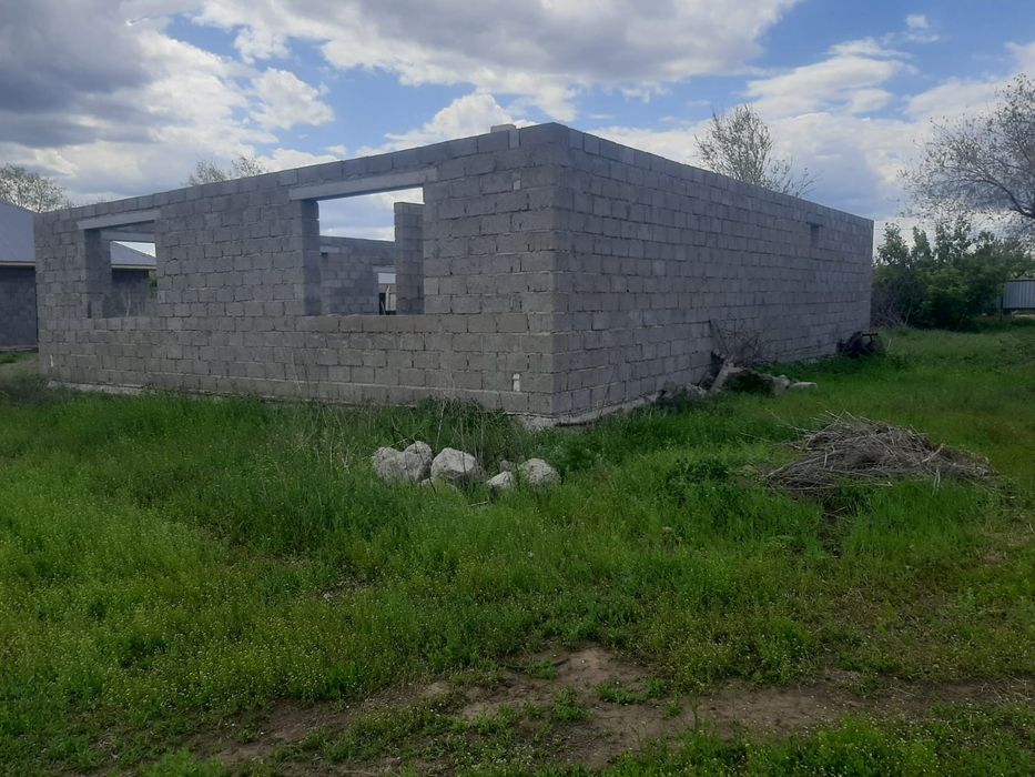 Продаётся недостроеный дом