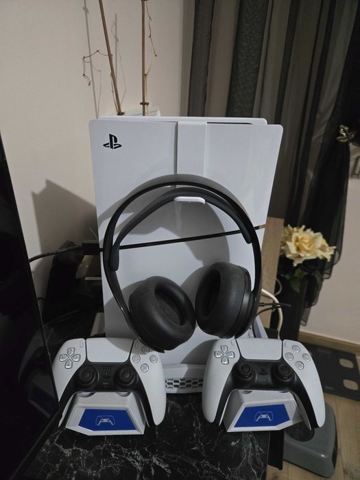 Конзола PlayStation 5+2бр. конгролери+оригинални слушалки+игри