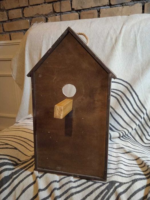 скворечник с прозрачной стеной