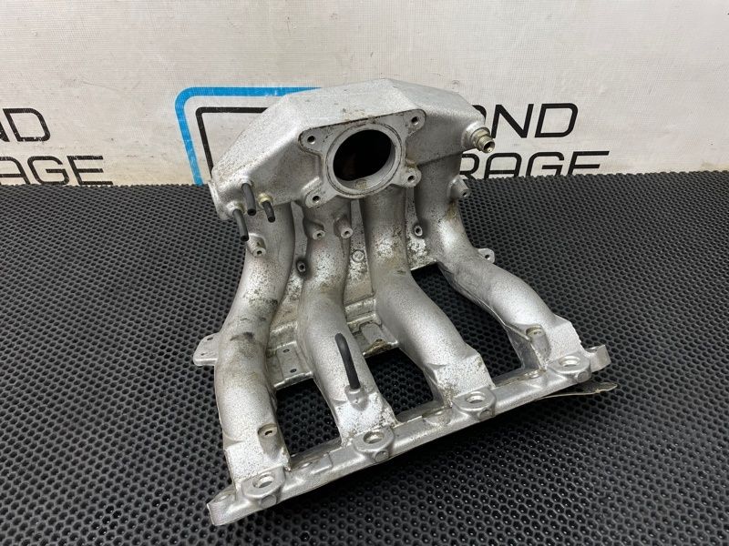 Колектор впускной м111 w202 w124