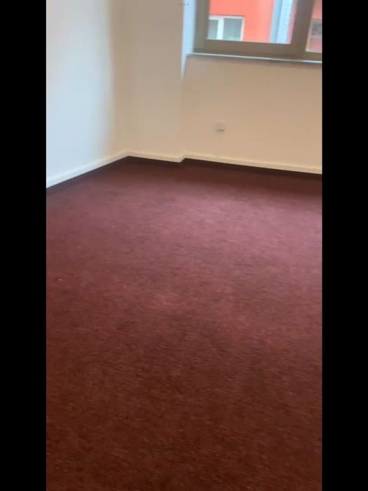 Montez mochetă. Montam gresie ,faianta,trpte ,travertin granit .