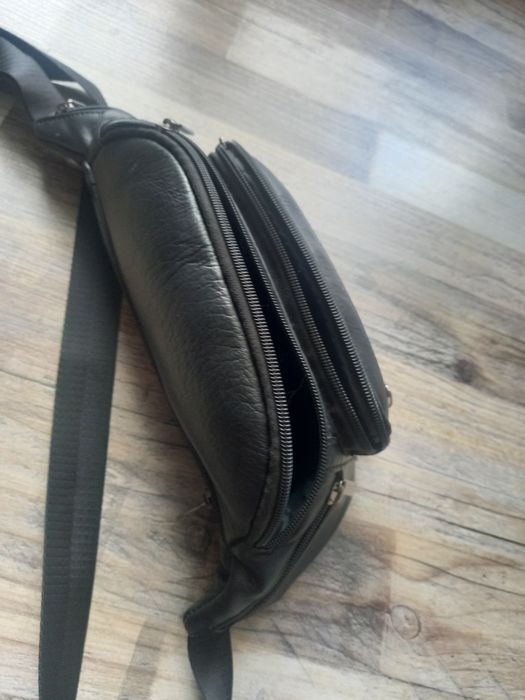 Мъжка чантичка за през рамо и кръст кожена