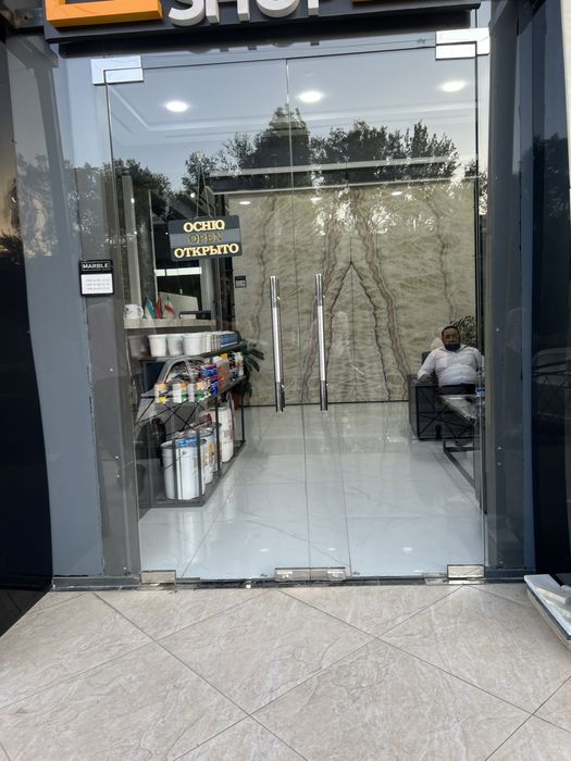 Обклейка, тонировка окон (пластик, алюминий, витраж)