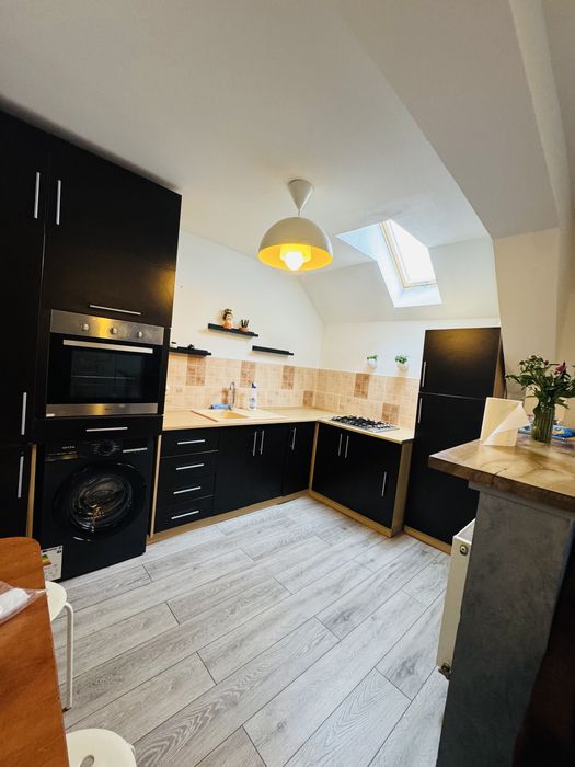 Inchiriez apartament cu  2 camere in regim hotelier