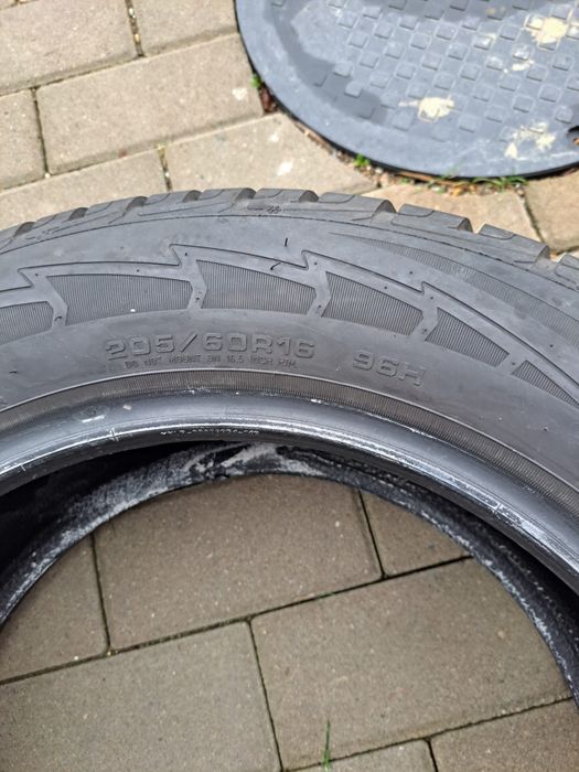 Anvelope iarna Goodyear 205 60 R16 Runflat BMW