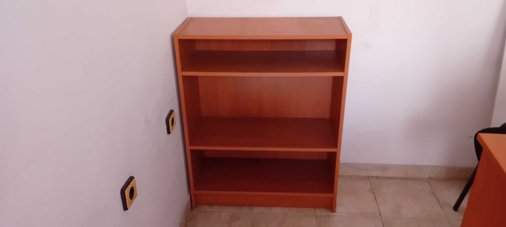 4 модула за офис обзавеждане.