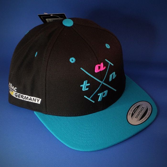 Персонализирани Snapback шапки с машинна бродерия